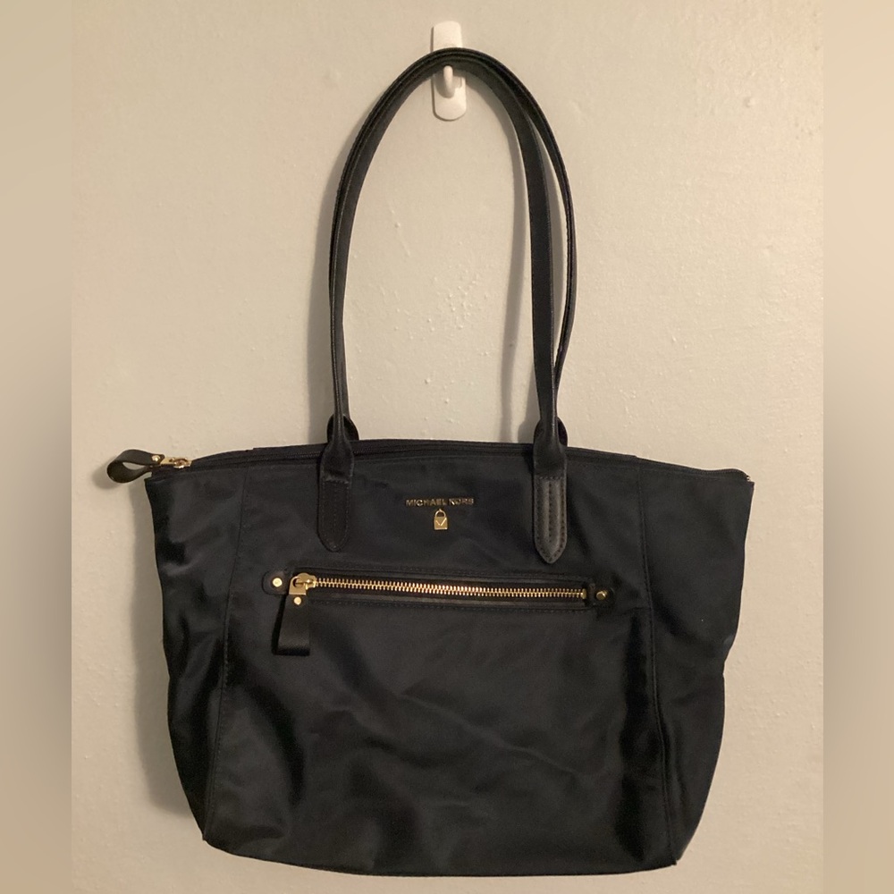 Michael Kors NWOT Navy Blue Kelsey Tote Bag.